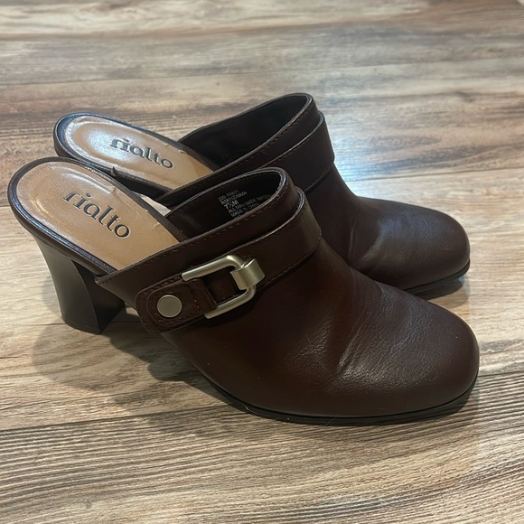 Rialto Brown Faux Leather Mules Clogs 3" heel Sz 7.5 Strap Buckle Clean Dressy - Picture 1 of 6
